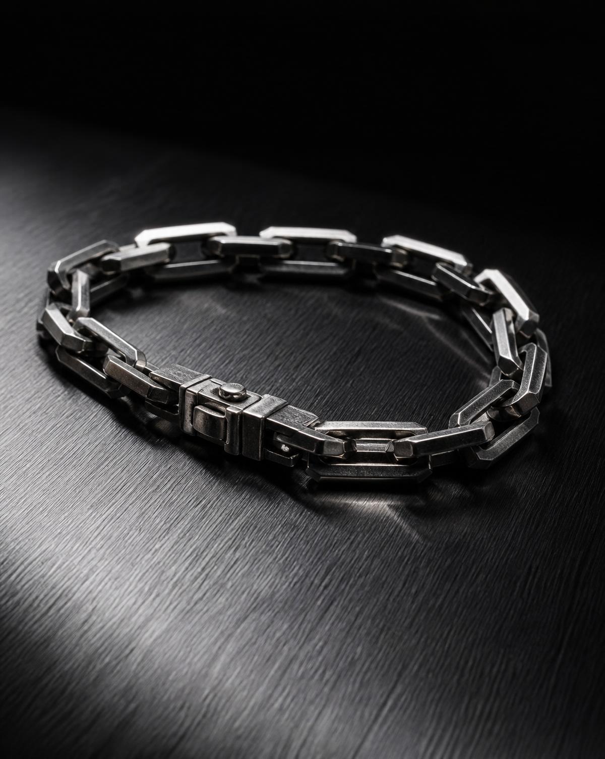 Pulseira Dominus em prata 925 sobre metal escovado