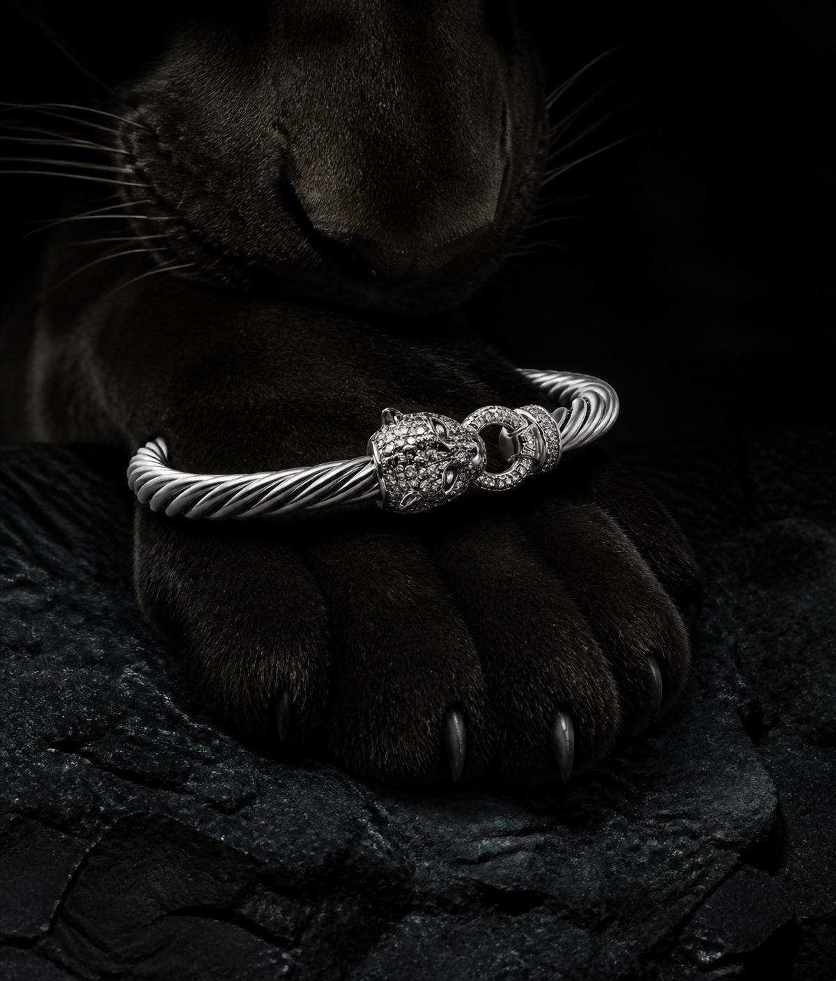 Pulseira Jaguar em prata 925 sobre a pata da jaguar negra em pedra vulcânica